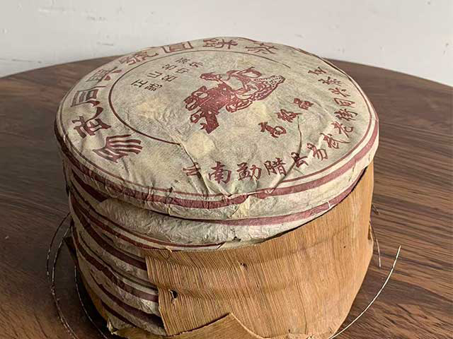 图为2006年易武同兴号高级品青饼