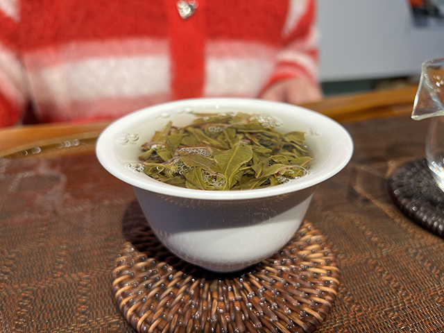 图为蓝版2025摆尾箐普洱茶小饼