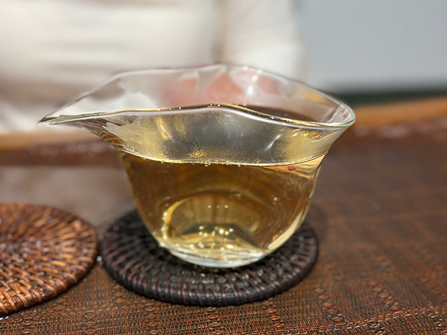 图为2002年班章青饼散块