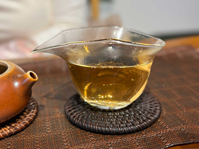 图为2002年班章青饼散块