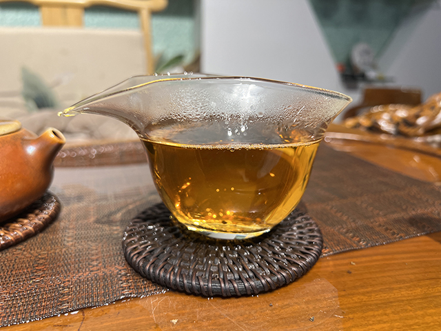 图为2002年班章青饼散块