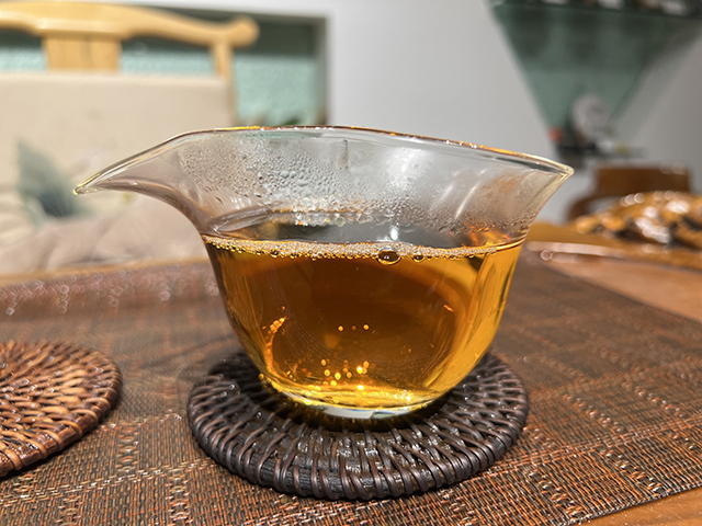 图为2002年班章青饼散块