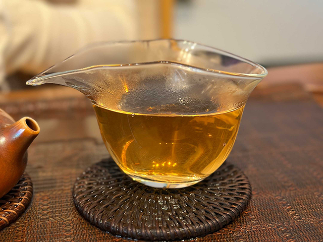 图为私藏茶2006年小户赛古树青饼