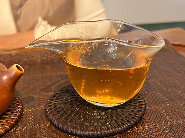 图为私藏茶2006年小户赛古树青饼