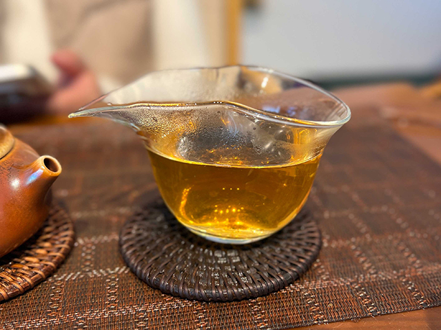 图为私藏茶2006年小户赛古树青饼