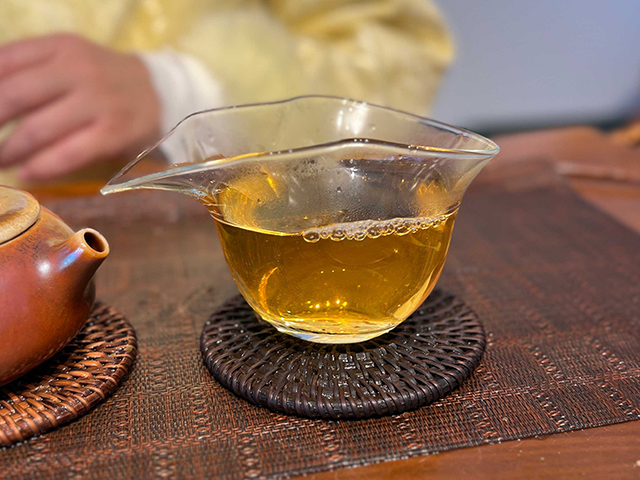 图为私藏茶2006年小户赛古树青饼