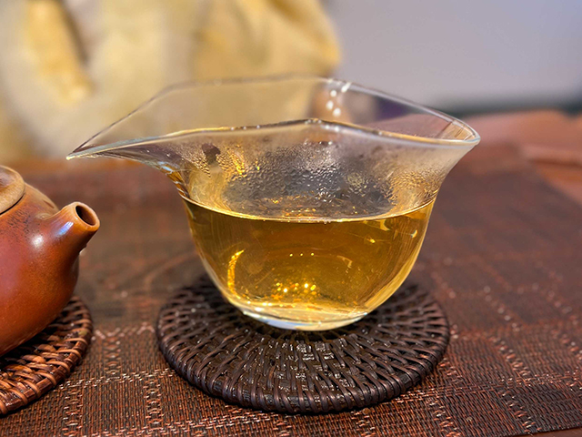 图为私藏茶2006年小户赛古树青饼