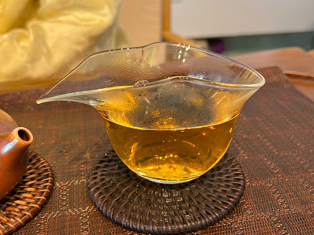 图为私藏茶2006年小户赛古树青饼