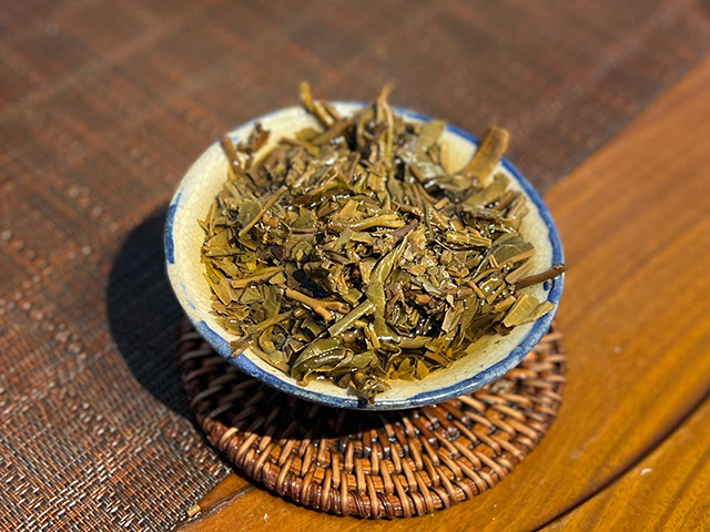 图为私藏茶2006年小户赛古树青饼