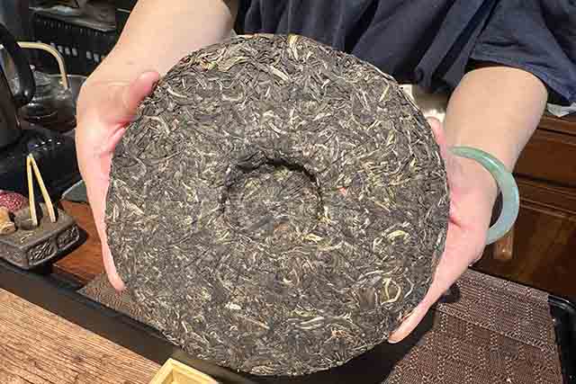 图为2003年班章青饼