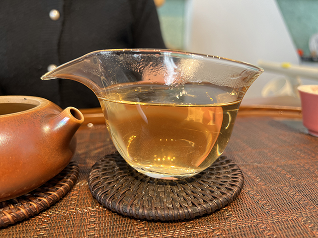 图为春城茶厂2006年易武春尖青饼