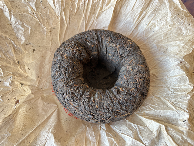 图为昆明茶厂90年代9016熟沱大写版