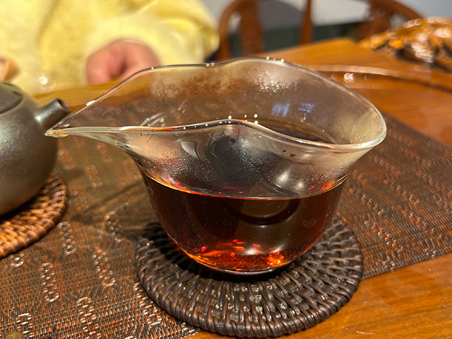 图为昆明茶厂90年代9016熟沱大写版