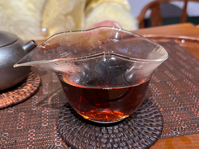 图为昆明茶厂90年代9016熟沱大写版