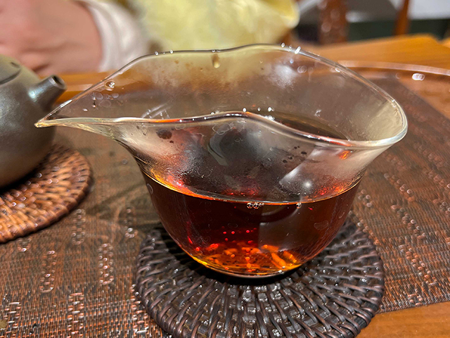 图为昆明茶厂90年代9016熟沱大写版