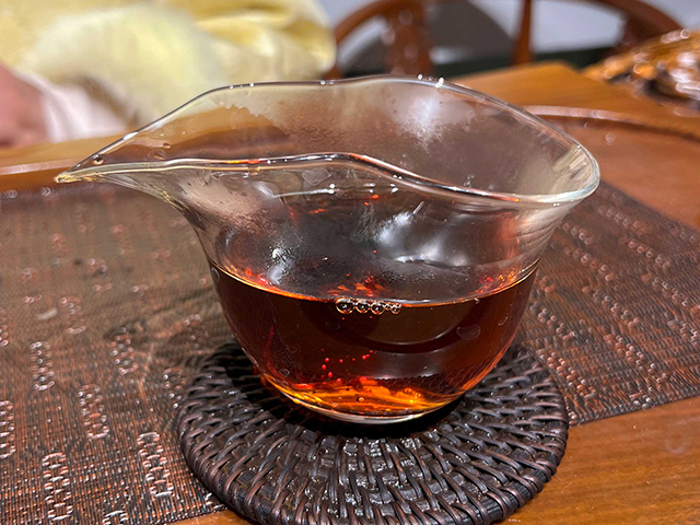 图为昆明茶厂90年代9016熟沱大写版