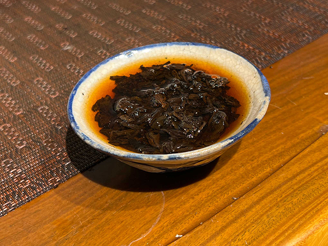 图为昆明茶厂90年代9016熟沱大写版