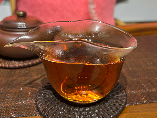 图为70年代那卡竹筒茶