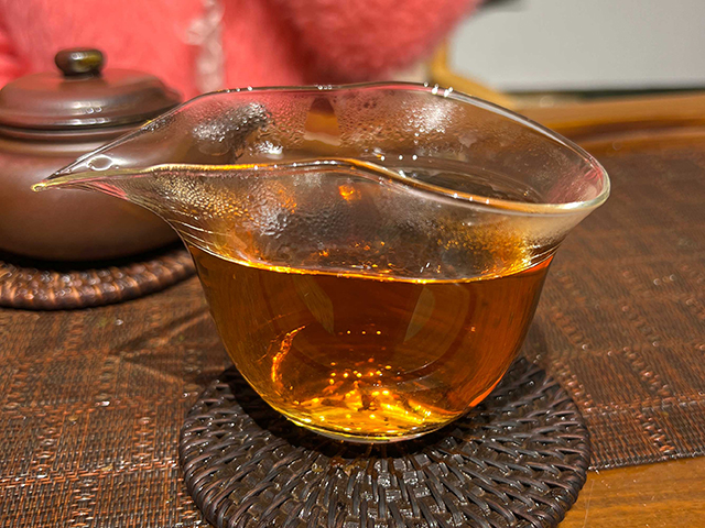 图为70年代那卡竹筒茶