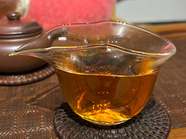 图为70年代那卡竹筒茶