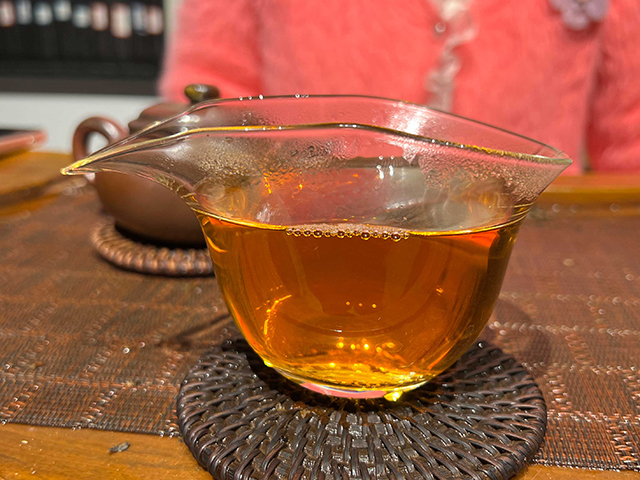 图为70年代那卡竹筒茶