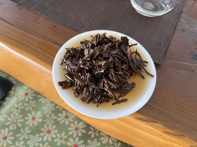 2005年黎明茶厂乔木茶王400克青饼