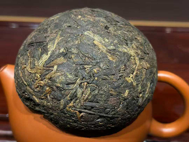 图为土林牌1994年凤凰熟沱