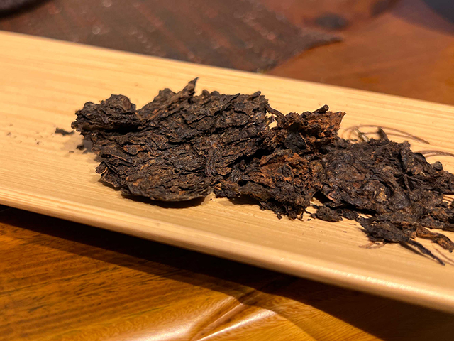 图为土林牌1994年凤凰熟沱