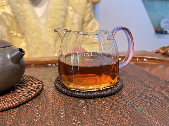 图为土林牌1994年凤凰熟沱