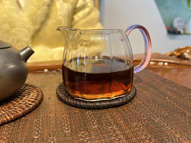 图为土林牌1994年凤凰熟沱