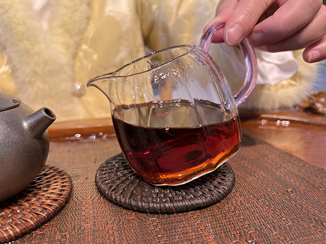 图为土林牌1994年凤凰熟沱