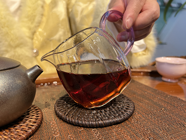 图为土林牌1994年凤凰熟沱