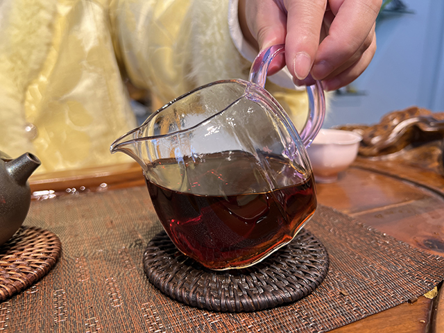 图为土林牌1994年凤凰熟沱