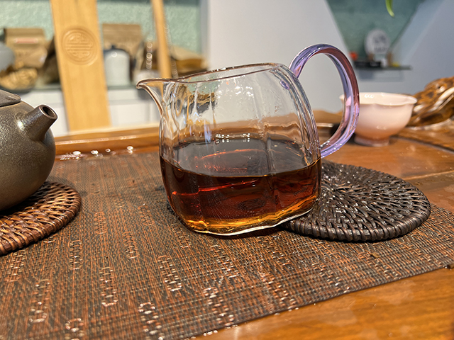 图为土林牌1994年凤凰熟沱