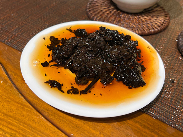 图为土林牌1994年凤凰熟沱