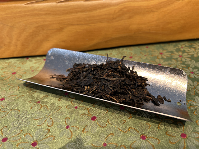 图为1999年甲级易武大绿印青饼