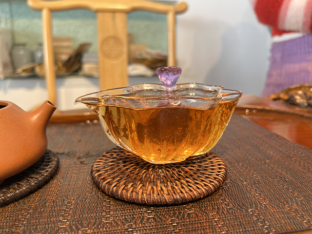 图为1999年甲级易武大绿印青饼