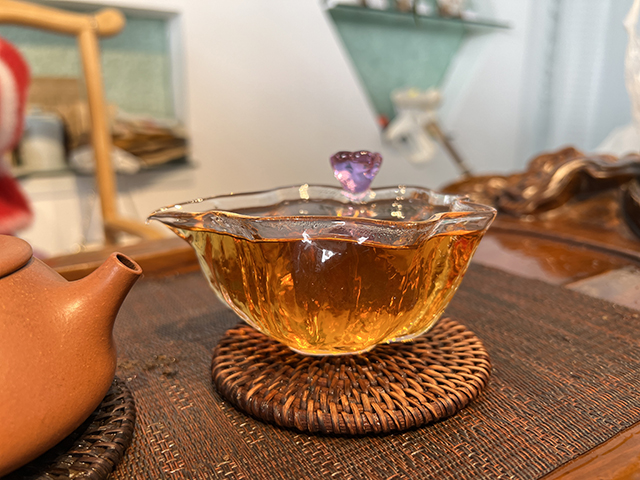 图为1999年甲级易武大绿印青饼