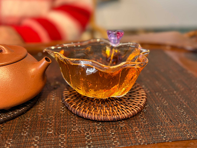 图为1999年甲级易武大绿印青饼