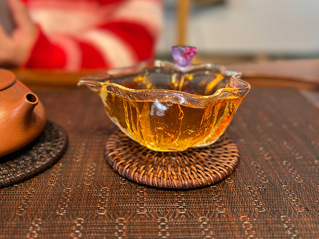 图为1999年甲级易武大绿印青饼