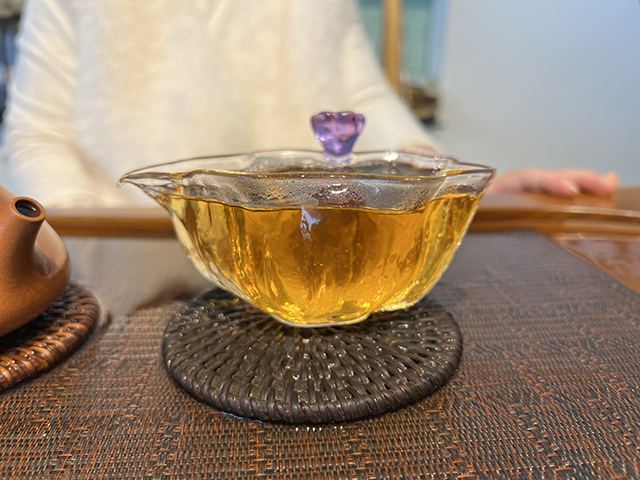 图为土林牌2001年凤凰沱特制青沱