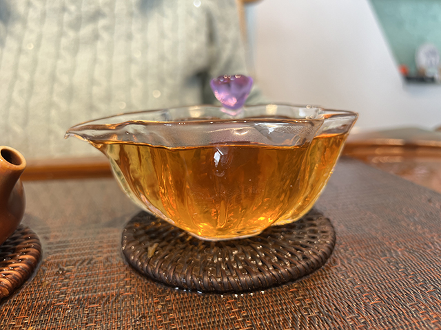 图为春城茶厂2003年千年野生古树茶饼