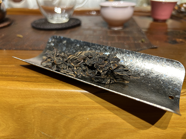 图为1999年9901大红印易武圆茶