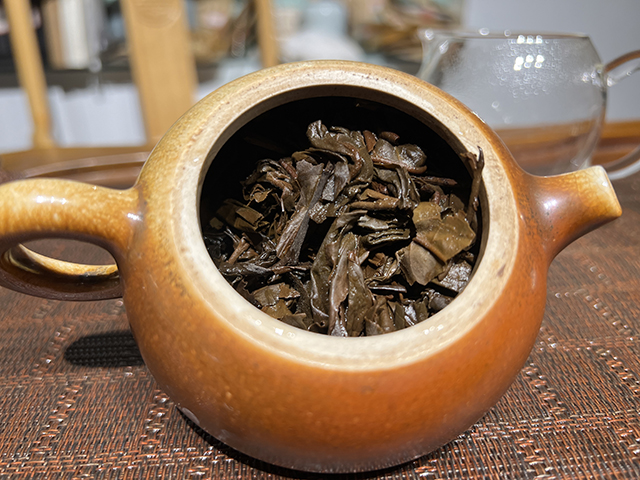 图为1999年9901批千禧红印易武圆茶