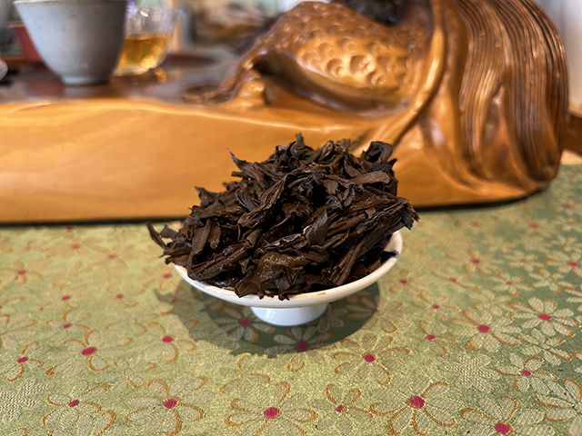 图为1999年9901批千禧红印易武圆茶