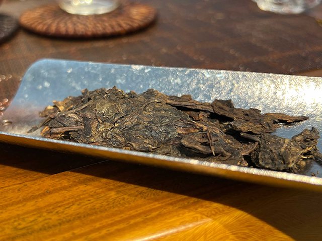 图为1999年中茶大红印铁饼