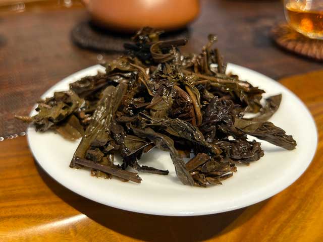 图为1999年中茶大红印铁饼