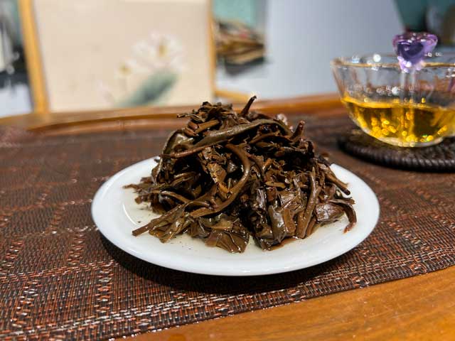 图为茗普号2002年易武古树青饼125克饼