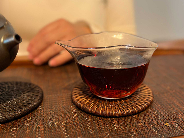 图为土林牌1994年凤凰熟沱