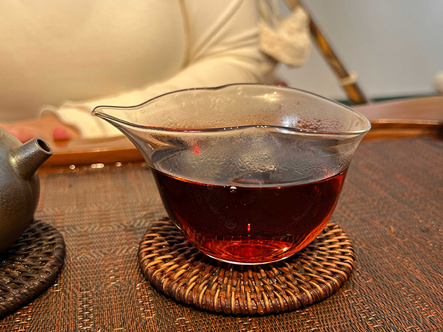 图为土林牌1994年凤凰熟沱